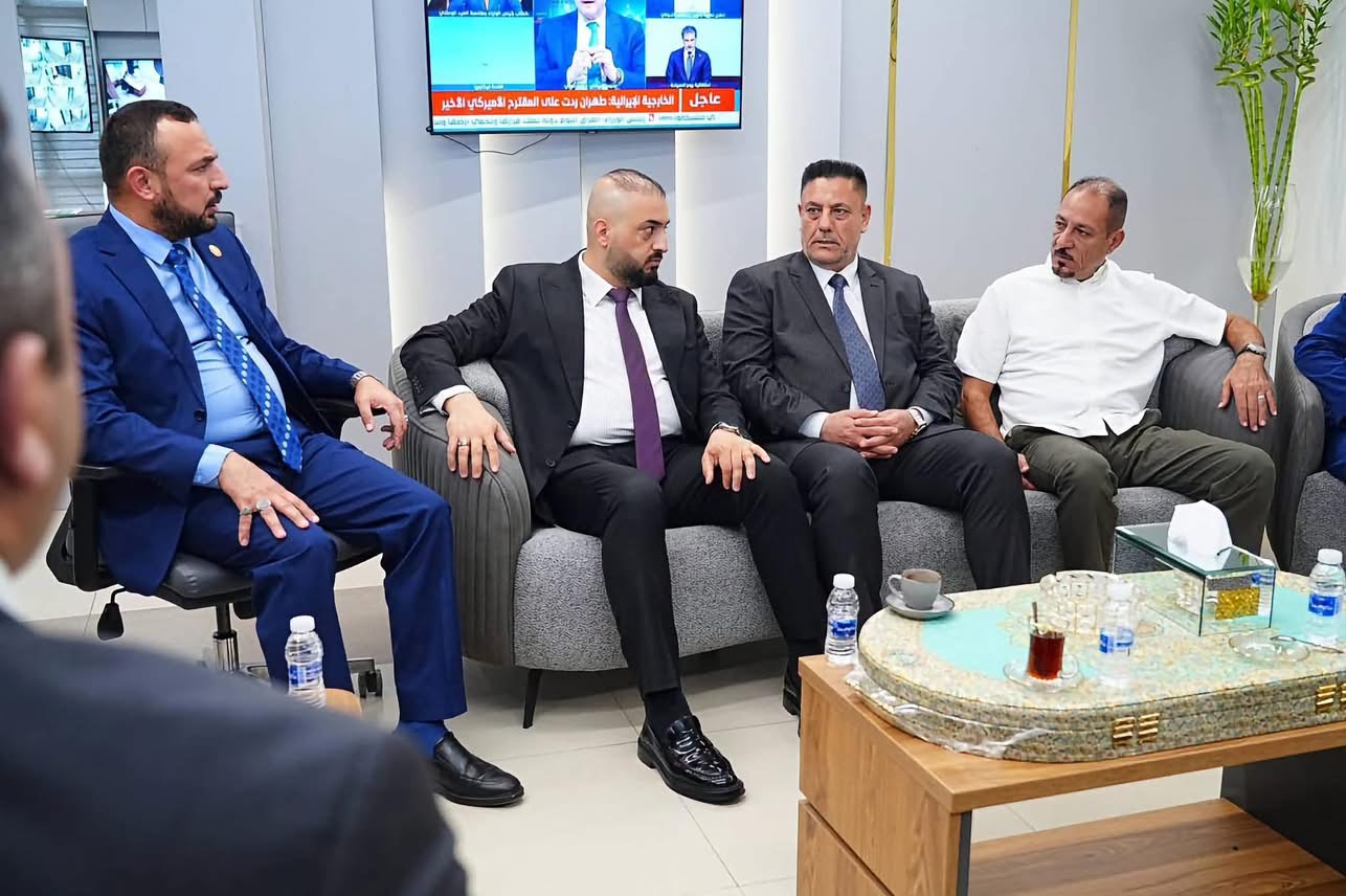 قدّم النائب الفني لمحافظ صلاح الدين، المهندس مفيد منعم البلداوي، برفقة النائب المهندس محمد كريم البلداوي، التهاني والتبريكات إلى مدير عام دائرة الطرق والجسور، المهندس عمار عادل حسين، بمناسبة تسنّمه مهامه الجديدة.