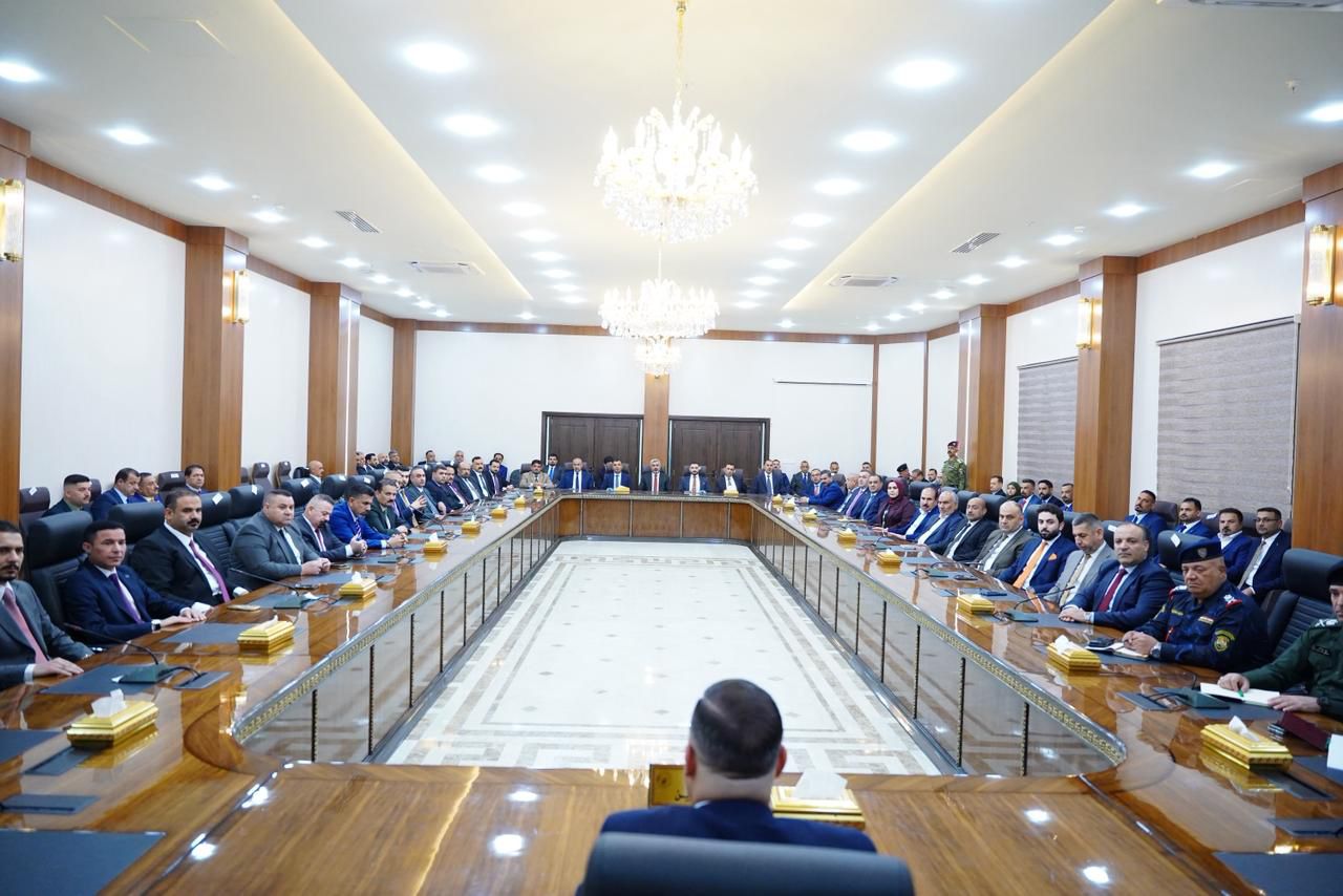 محافظ صلاح الدين يستقبل قائد عمليات صلاح الدين وقائد شرطة المحافظة ونائب رئيس مجلس المحافظة وعدداً من أعضاء المجلس