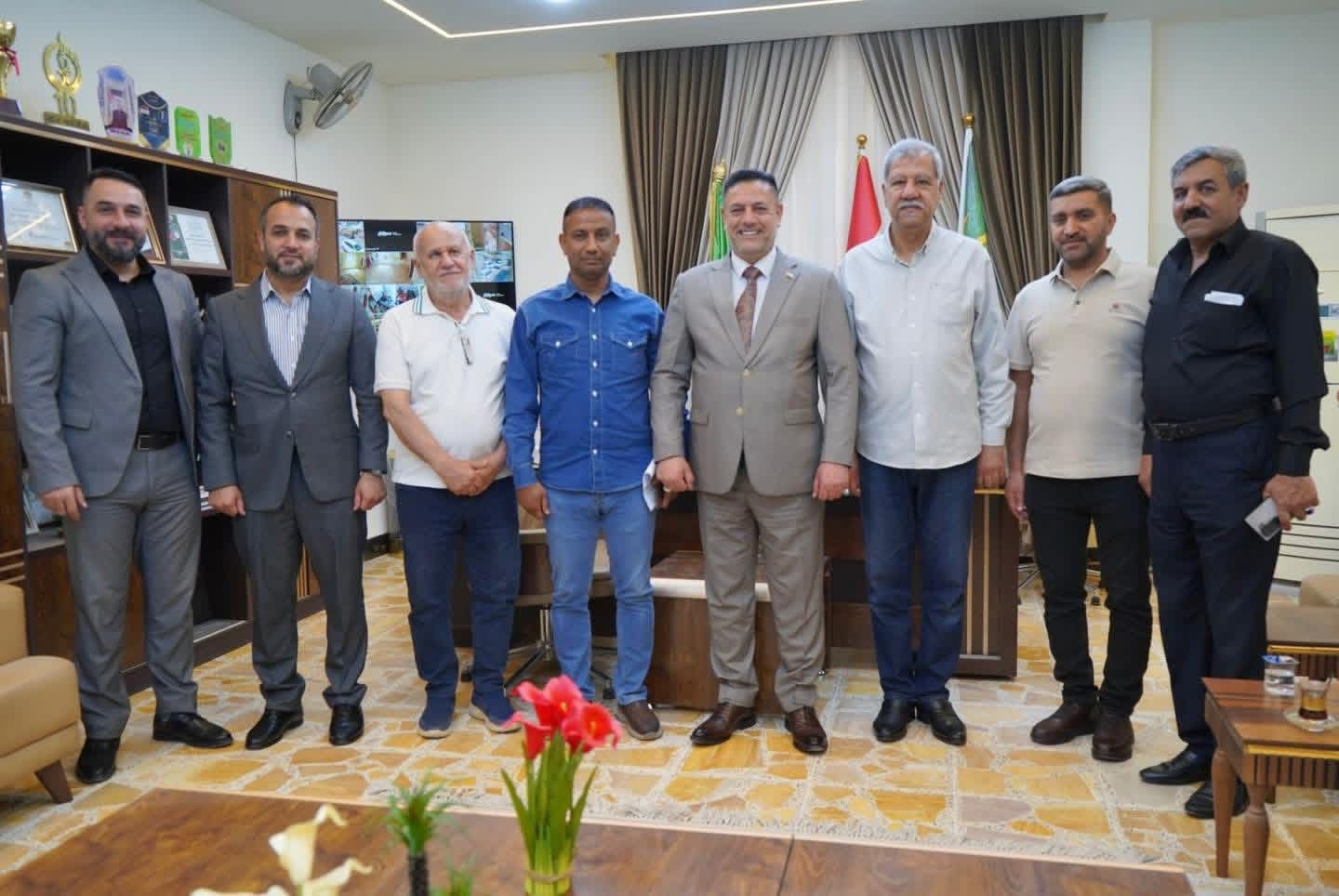 تنفيذاً لتوجيهات محافظ صلاح الدين السيد هيثم الزهوان، زار النائب الفني للمحافظ المهندس مفيد منعم البلداوي مديرية الوقف الشيعي في المحافظة، للاطلاع على واقع العمل والخدمات المقدمة ومناقشة أبرز التحديات التي تواجه سير العمل، مؤكداً دعم الحكومة المحلية للمؤسسات الخدمية وتذليل العقبات بما يعزز الأداء المؤسسي.