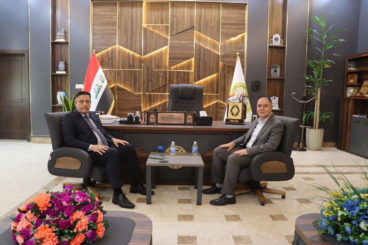 تنفيذاً لتوجيهات محافظ صلاح الدين السيد هيثم الزهوان، التقى النائب الفني للمحافظ المهندس مفيد البلداوي، مدير قطاع الطوز الدكتور محمد أكبر علي، لبحث عدد من الملفات الصحية والخدمية المتعلقة بالقضاء.