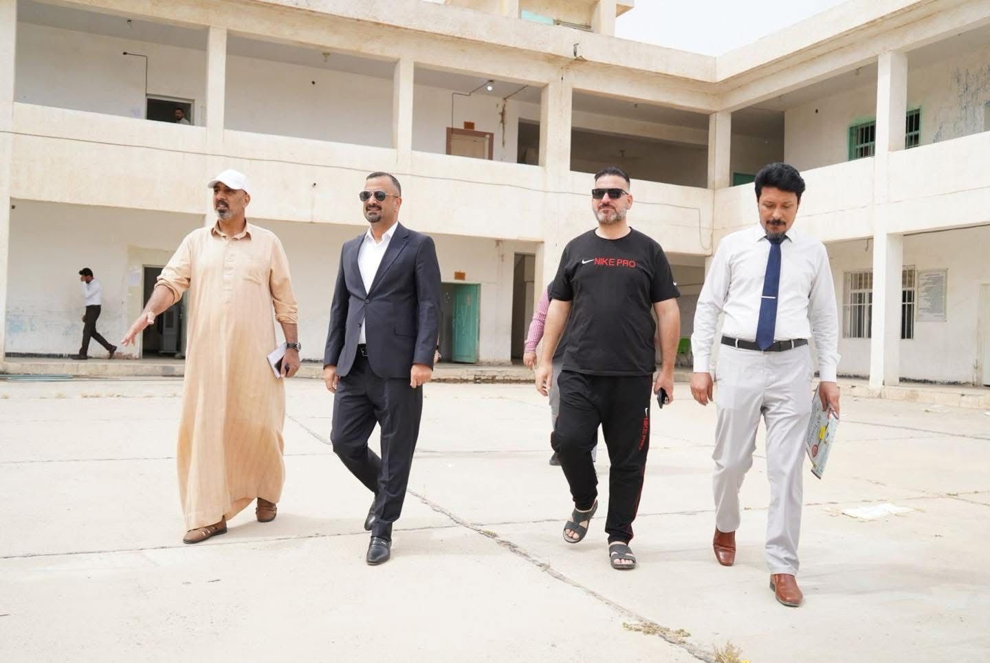 تنفيذاً لتوجيهات محافظ صلاح الدين السيد هيثم الزهوان ، أجرى معاون محافظ صلاح الدين للشؤون الفنية المهندس عمر الجراد زيارة ميدانية إلى منطقة عوينات، للاطلاع على الواقع الخدمي والتربوي في المنطقة، ومتابعة أبرز الاحتياجات والمعوقات التي تواجه الأهالي.