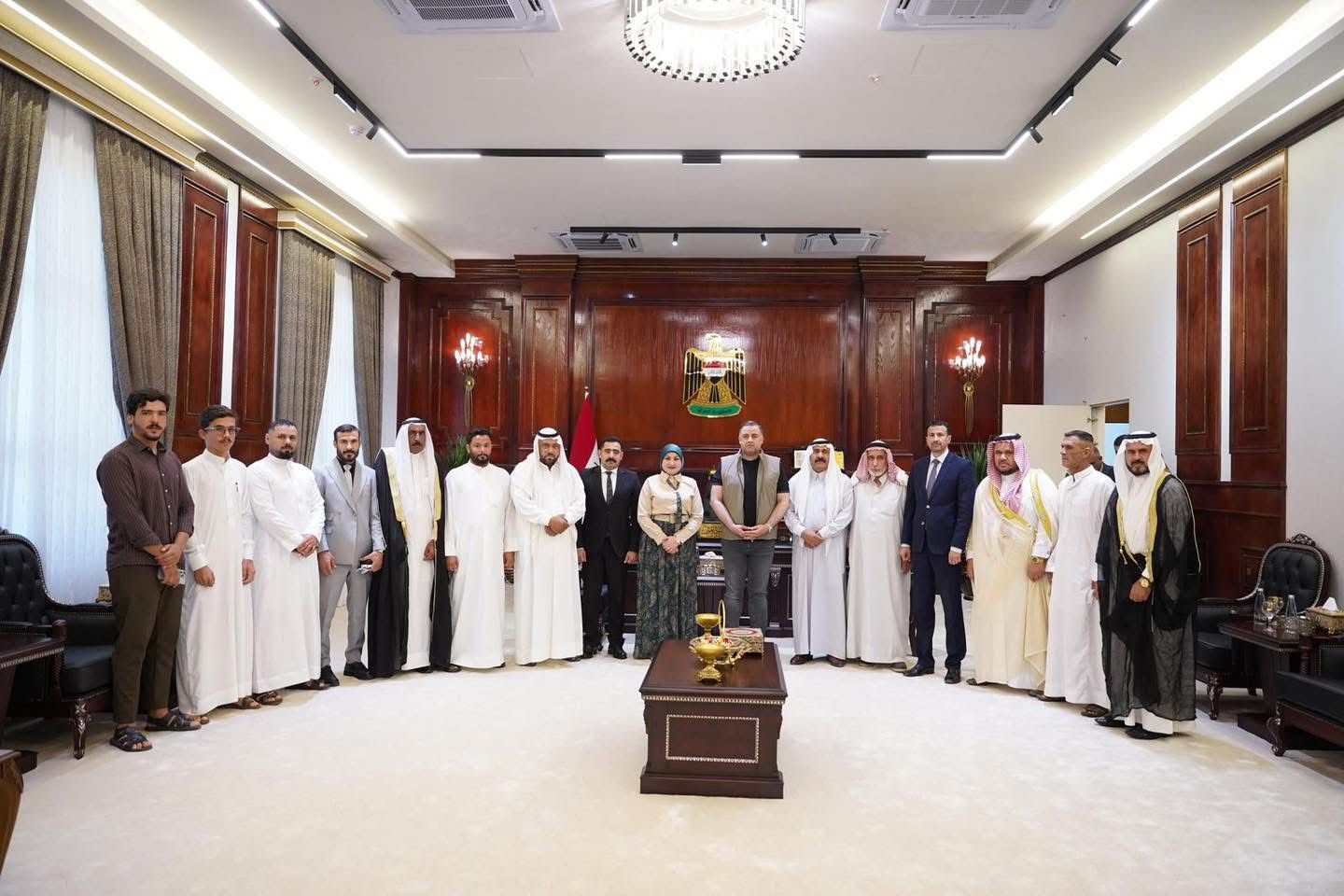 استقبل محافظ صلاح الدين، السيد هيثم الزهوان، عضو مجلس المحافظة الدكتورة شمائل العبيدي والوفد المرافق لها، لبحث عدد من الملفات المتعلقة بدعم مشاريع المحافظة والارتقاء بواقعها الخدمي.