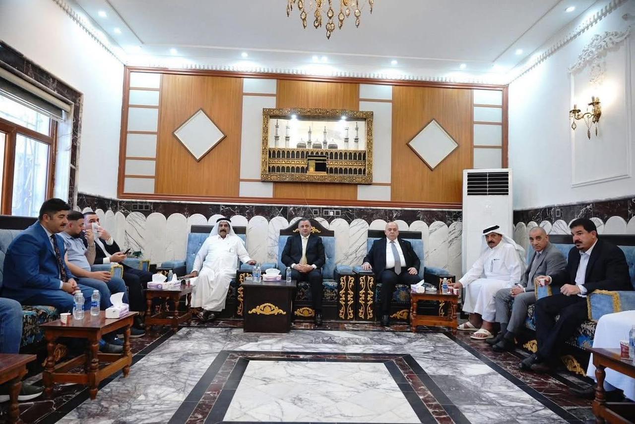 لتعزيز الروابط الاجتماعية.. محافظ صلاح الدين ،يلبي دعوةً عشائرية في ناحية الحجاج.