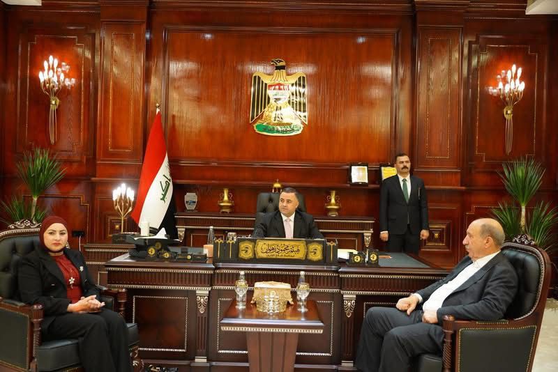 محافظ صلاح الدين، يستقبل عدداً من المواطنين في ديوان المحافظة، ويوجه بإيجاد حلول فورية لطلباتهم.